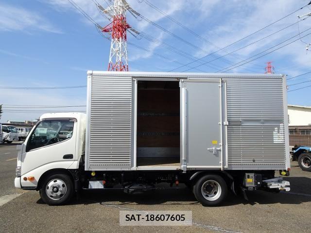 Hino DUTRO 2022-03 7508563-3