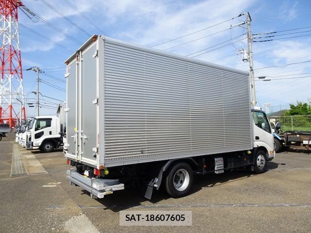 Hino DUTRO 2022-03 7508563-4
