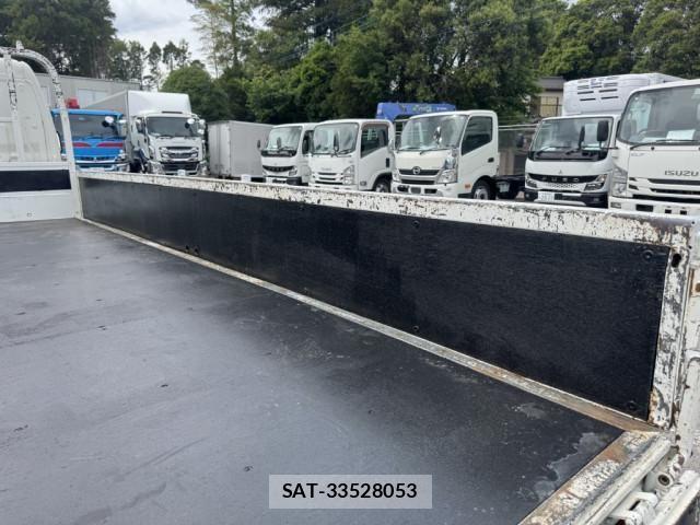 Hino DUTRO 2019-03 7500358-10