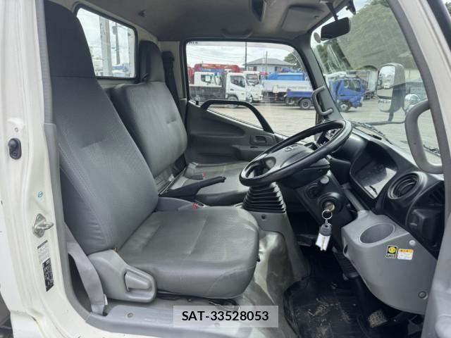Hino DUTRO 2019-03 7500358-20