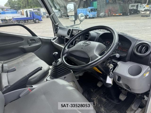 Hino DUTRO 2019-03 7500358-22