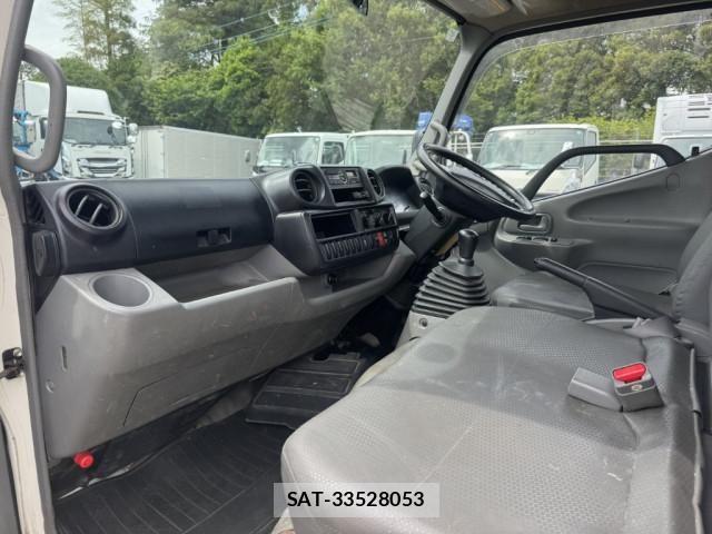 Hino DUTRO 2019-03 7500358-25