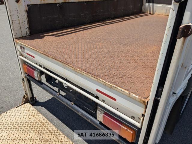 Hino DUTRO 2018-03 7500356-13