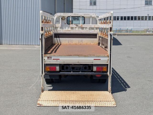 Hino DUTRO 2018-03 7500356-21
