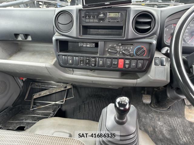 Hino DUTRO 2018-03 7500356-27