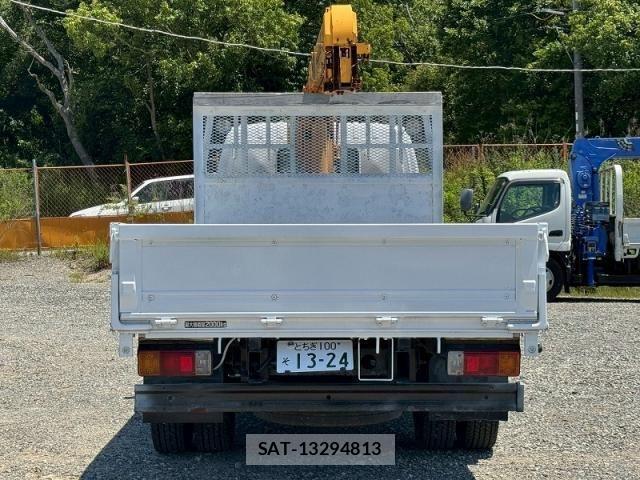 Hino DUTRO 2010-09 7500354-4