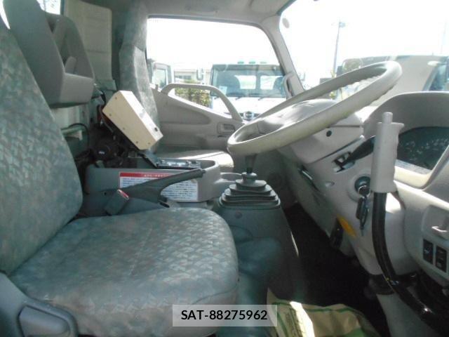 Hino DUTRO 2011-08 7562065-14