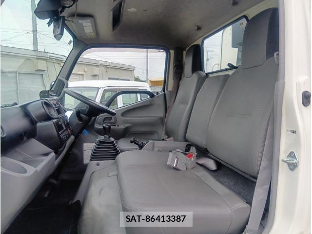 Hino DUTRO 2021-03 7562062-23