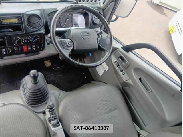 Hino DUTRO 2021-03 7562062-24