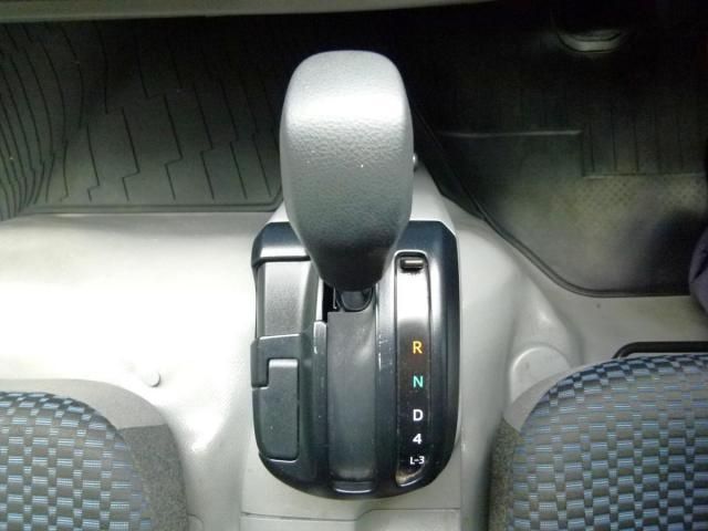 Hino DUTRO 2021-06 7606817-25