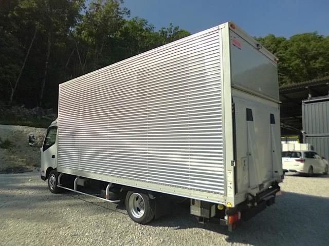 Hino DUTRO 2021-06 7606817-5