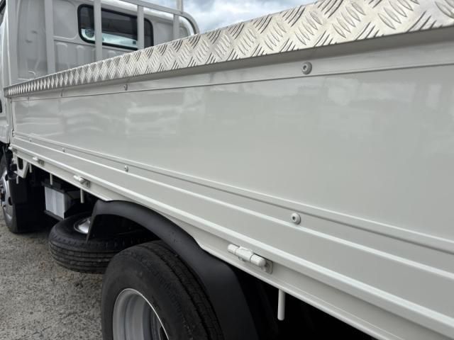 Hino DUTRO 2005-03 7606824-24