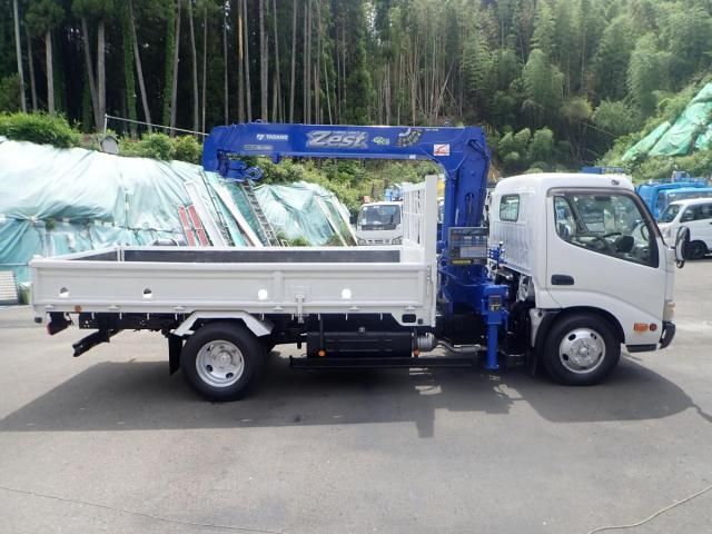 Hino DUTRO 2010-07 7606820-21