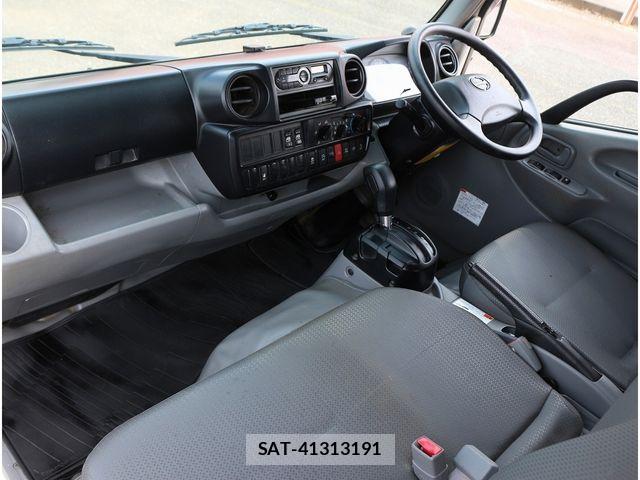Hino DUTRO 2018-01 7616294-26
