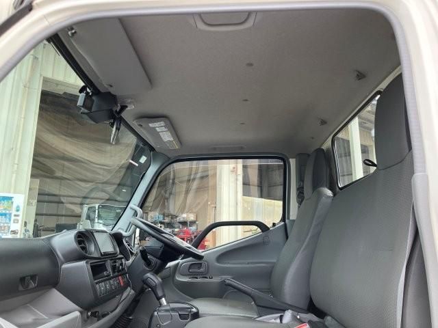 Hino DUTRO 2023-01 7606821-28