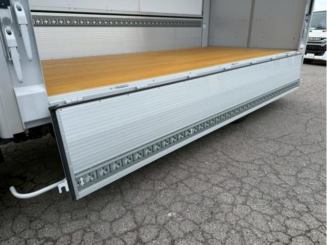 Hino DUTRO 2025-06 7606815-11
