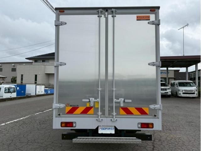 Hino DUTRO 2025-06 7606815-4