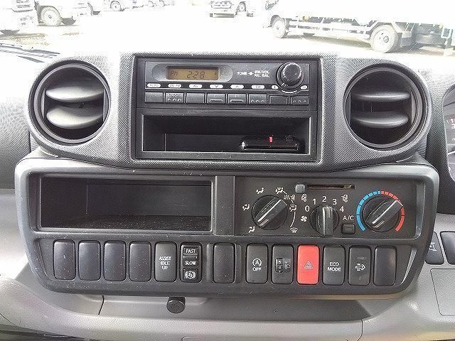Hino DUTRO 2015-01 7710127-12