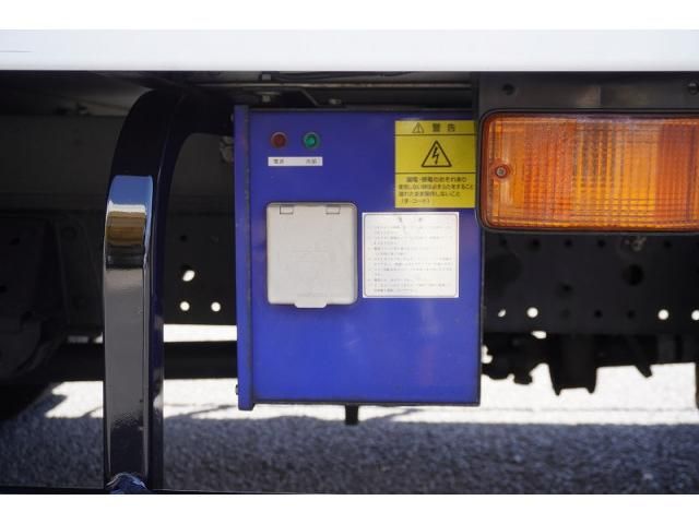 Hino DUTRO 2020-04 7710104-27