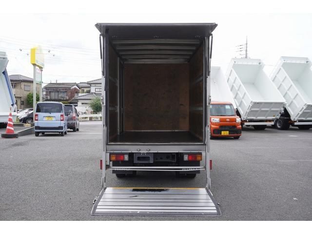 Hino DUTRO 2017-04 7710118-18