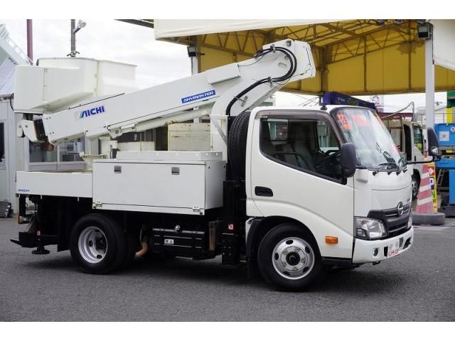 Hino DUTRO 2017-12 7710082-5