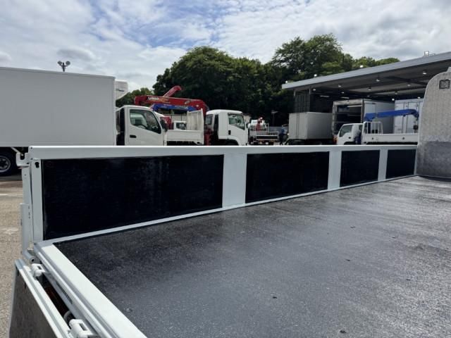 Hino DUTRO 2022-05 7710086-10