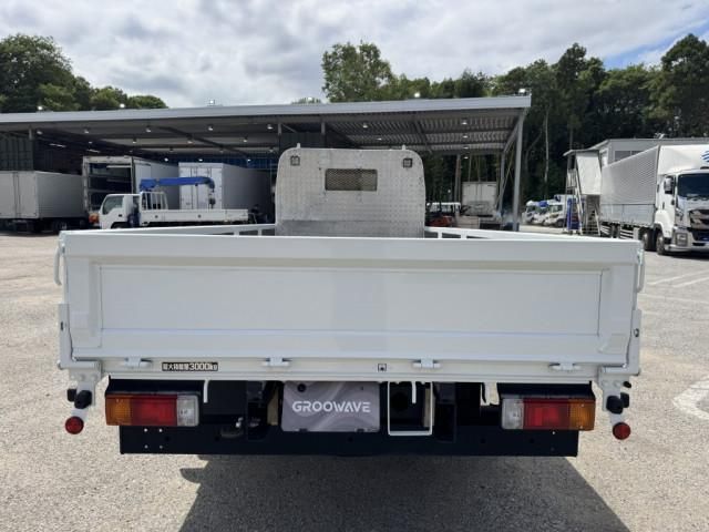 Hino DUTRO 2022-05 7710086-8