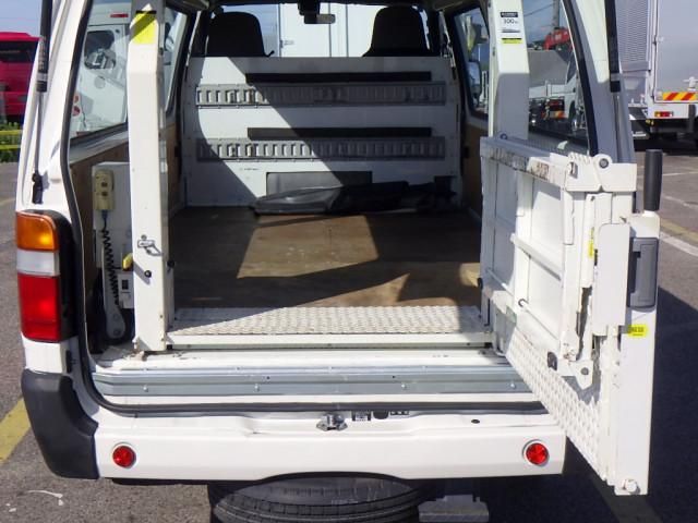 Hino DUTRO 2018-10 7710102-16