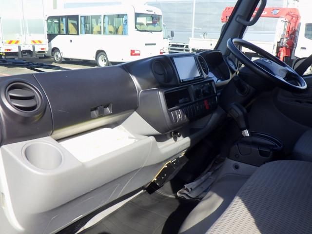 Hino DUTRO 2018-10 7710102-23