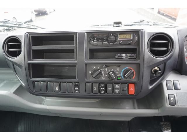 Hino DUTRO 2018-05 7710126-27