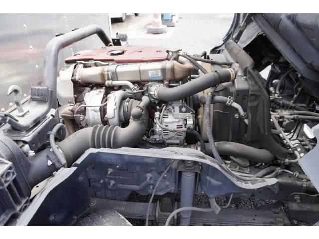 Hino DUTRO 2017-04 7710085-14