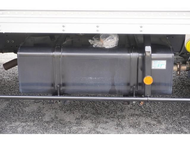 Hino DUTRO 2017-04 7710085-27