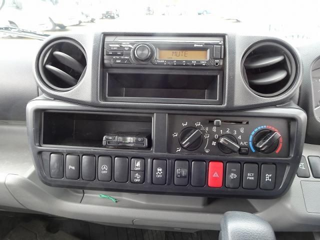 Hino DUTRO 2024-03 7710067-17