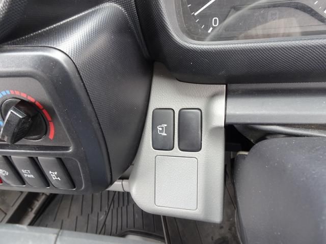 Hino DUTRO 2024-03 7710067-18