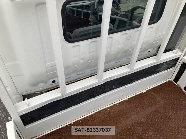 Hino DUTRO 2016-06 7722879-11