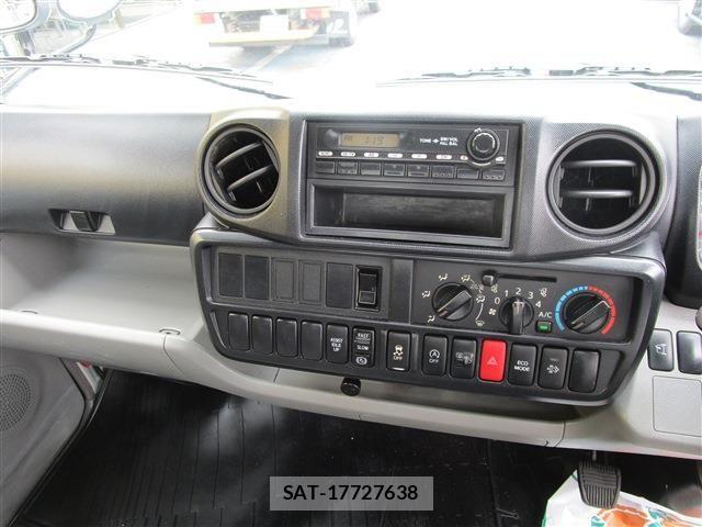 Hino DUTRO 2017-03 7722870-10