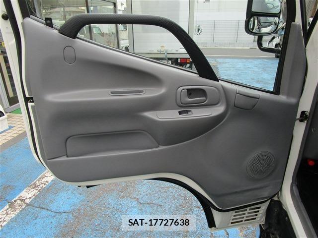 Hino DUTRO 2017-03 7722870-21
