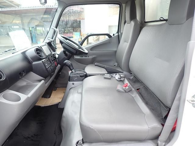 Hino DUTRO 2023-03 7737861-13