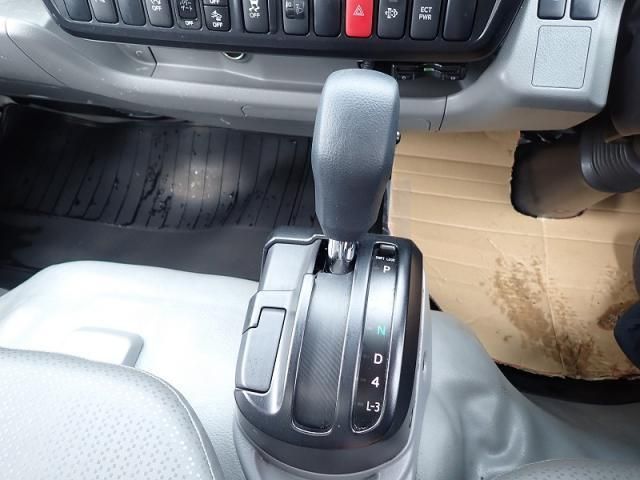 Hino DUTRO 2023-03 7737861-16