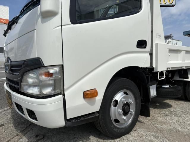 Hino DUTRO 2014-04 7737863-15