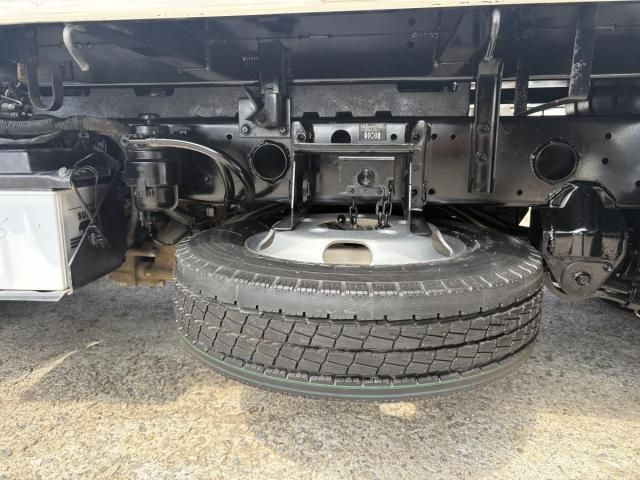 Hino DUTRO 2014-04 7737863-23