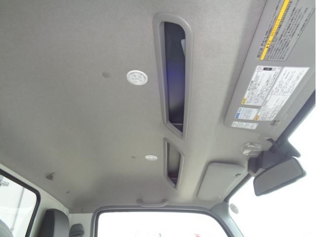 Hino DUTRO 2025-07 7737857-18