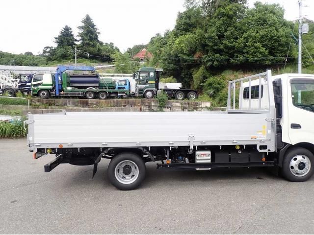Hino DUTRO 2025-12 7737858-9