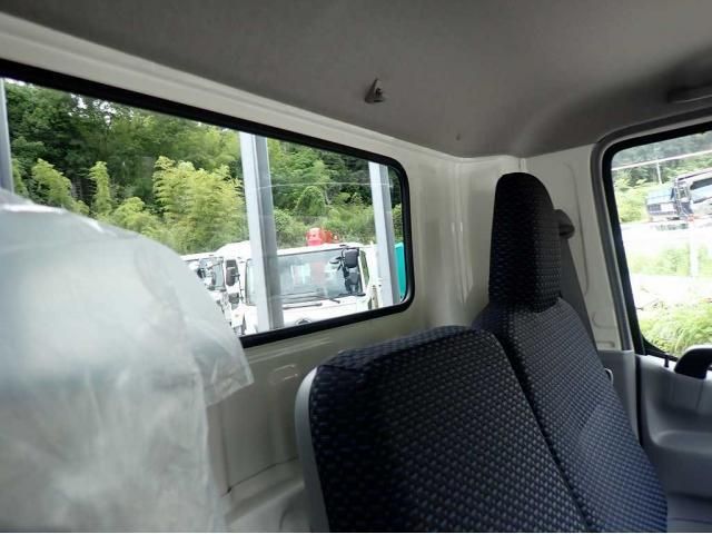 Hino DUTRO 2025-12 7737858-18