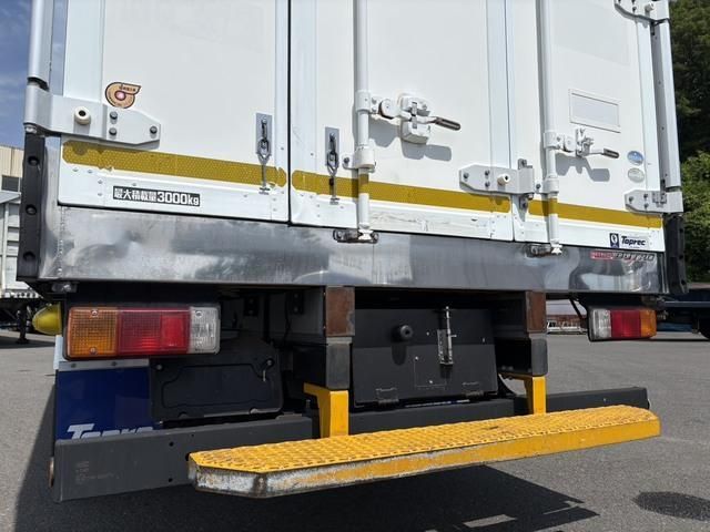 Hino DUTRO 2017-04 7737862-12