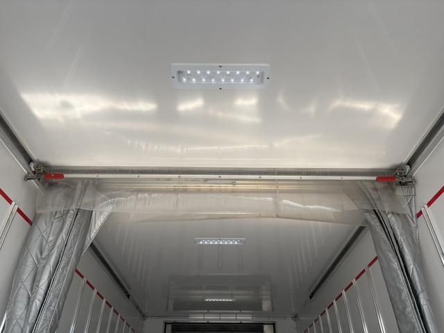 Hino DUTRO 2017-04 7737862-17