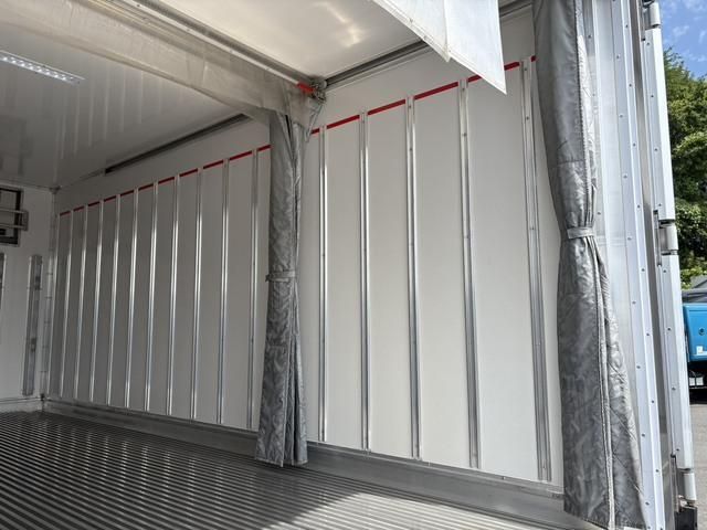 Hino DUTRO 2017-04 7737862-21