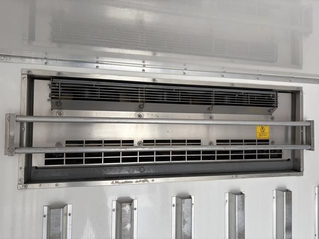 Hino DUTRO 2017-04 7737862-23