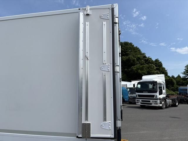 Hino DUTRO 2017-04 7737862-25
