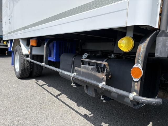 Hino DUTRO 2017-04 7737862-27